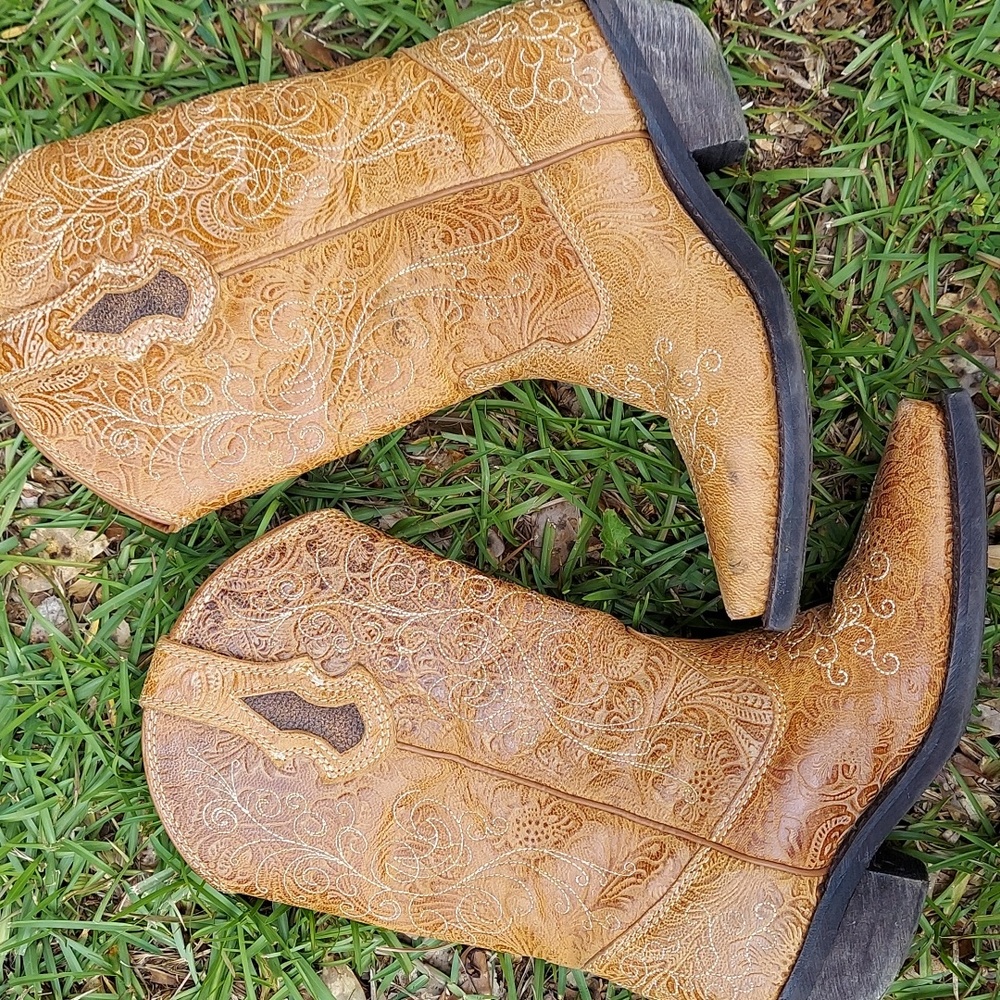 Sterling River Boots sz 5 tan leather Beautiful design